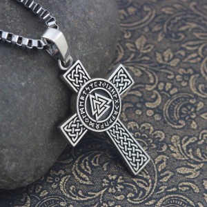 Keltisch Kruis met Viking Symbolen