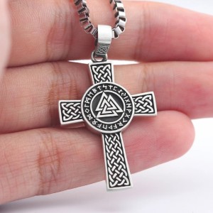 Keltisch Kruis met Viking Symbolen